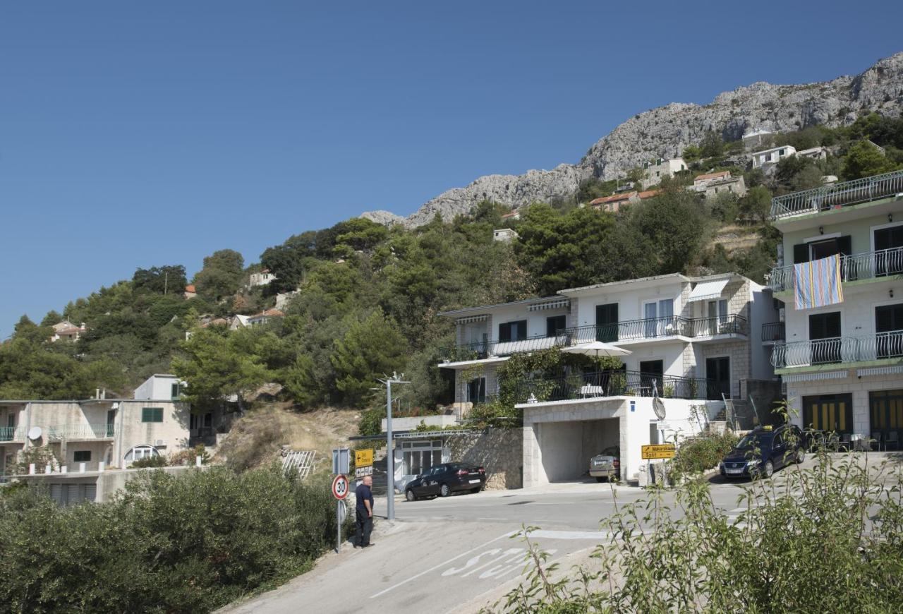 Apartments With A Parking Space Brela, Makarska - 16603 Exterior photo