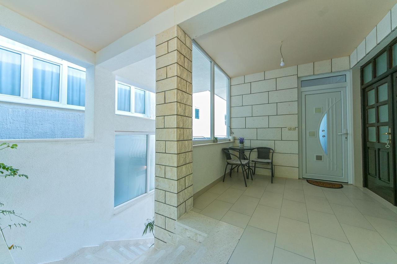 Apartments With A Parking Space Brela, Makarska - 16603 Exterior photo