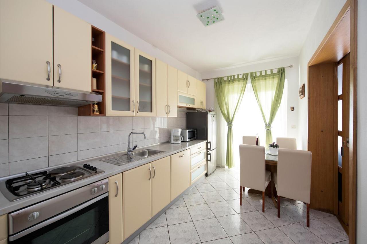 Apartments With A Parking Space Brela, Makarska - 16603 Exterior photo
