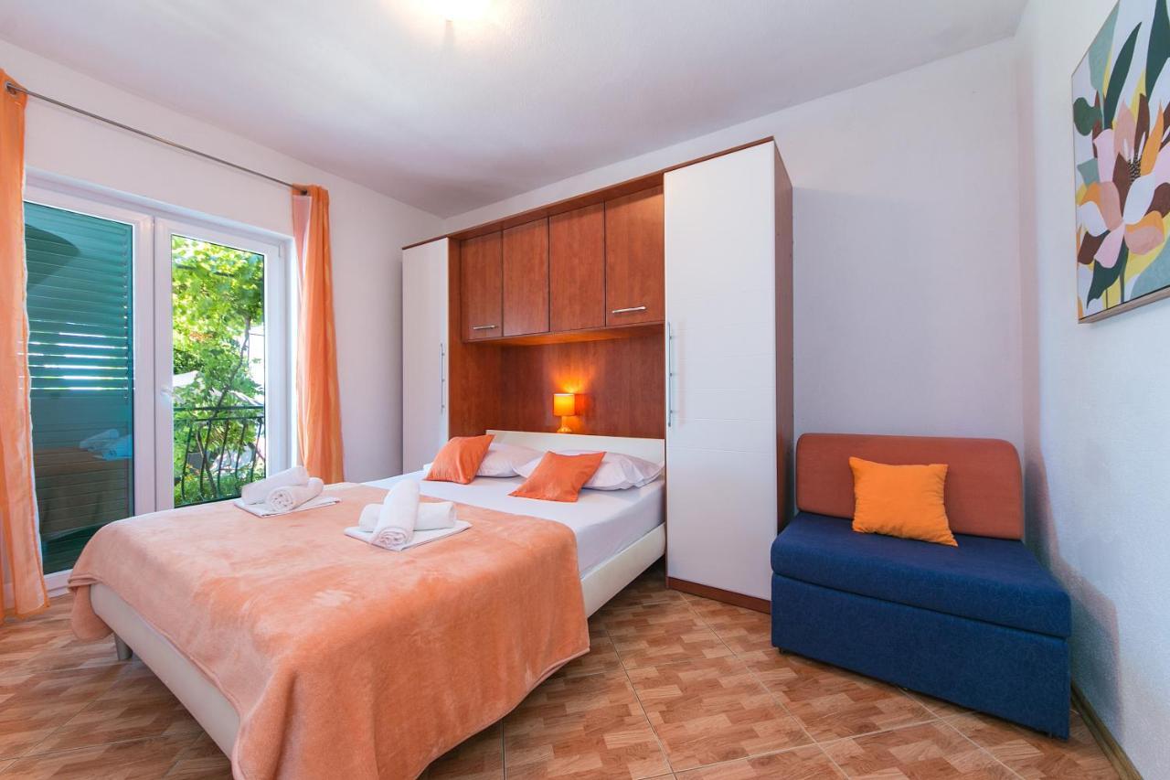 Apartments With A Parking Space Brela, Makarska - 16603 Exterior photo