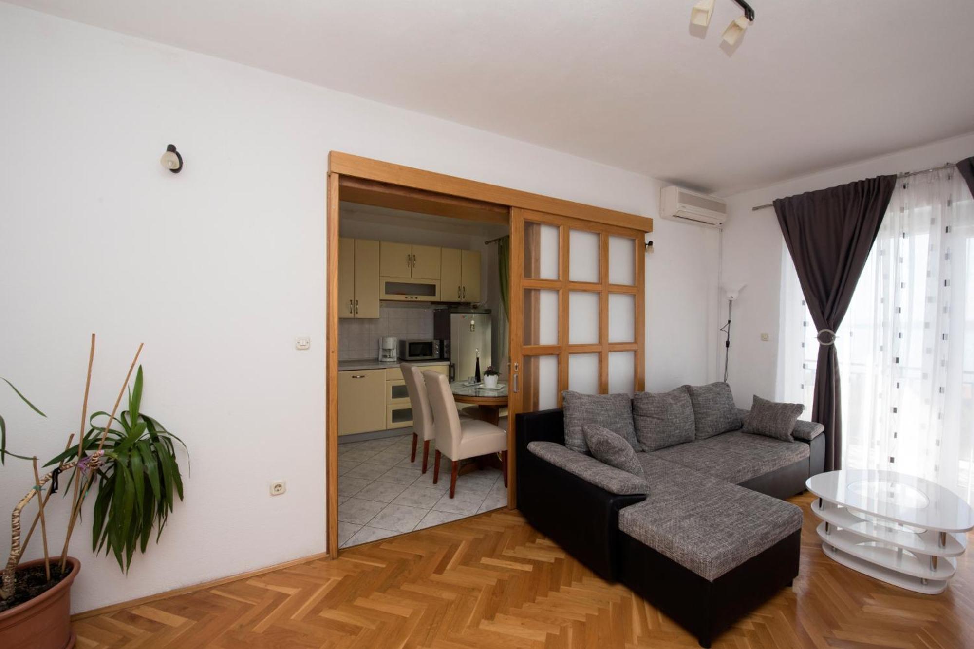Apartments With A Parking Space Brela, Makarska - 16603 Room photo